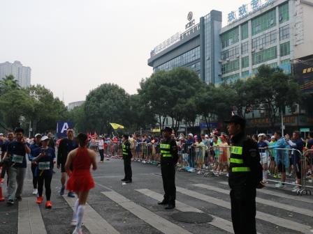傾力相隨，護(hù)航郴馬 --郴州市保安服務(wù)有限公司圓滿(mǎn)完成2024郴州馬...